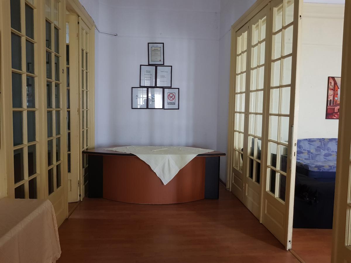 Casa Boiereasca Hostel Крайова Екстериор снимка