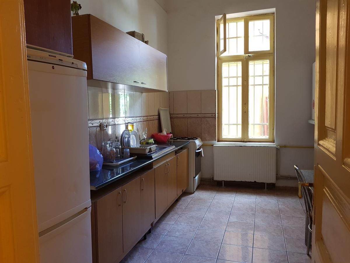Casa Boiereasca Hostel Крайова Екстериор снимка
