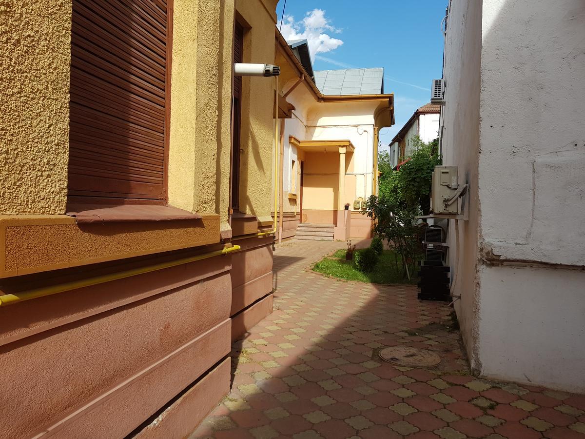Casa Boiereasca Hostel Крайова Екстериор снимка