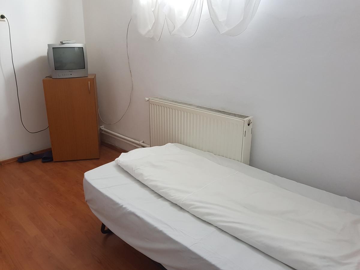 Casa Boiereasca Hostel Крайова Екстериор снимка