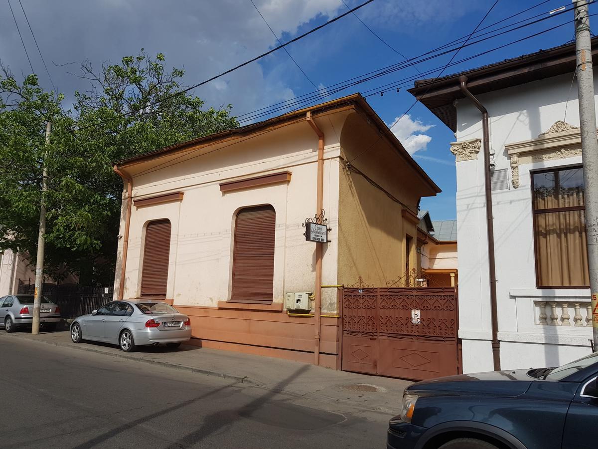 Casa Boiereasca Hostel Крайова Екстериор снимка