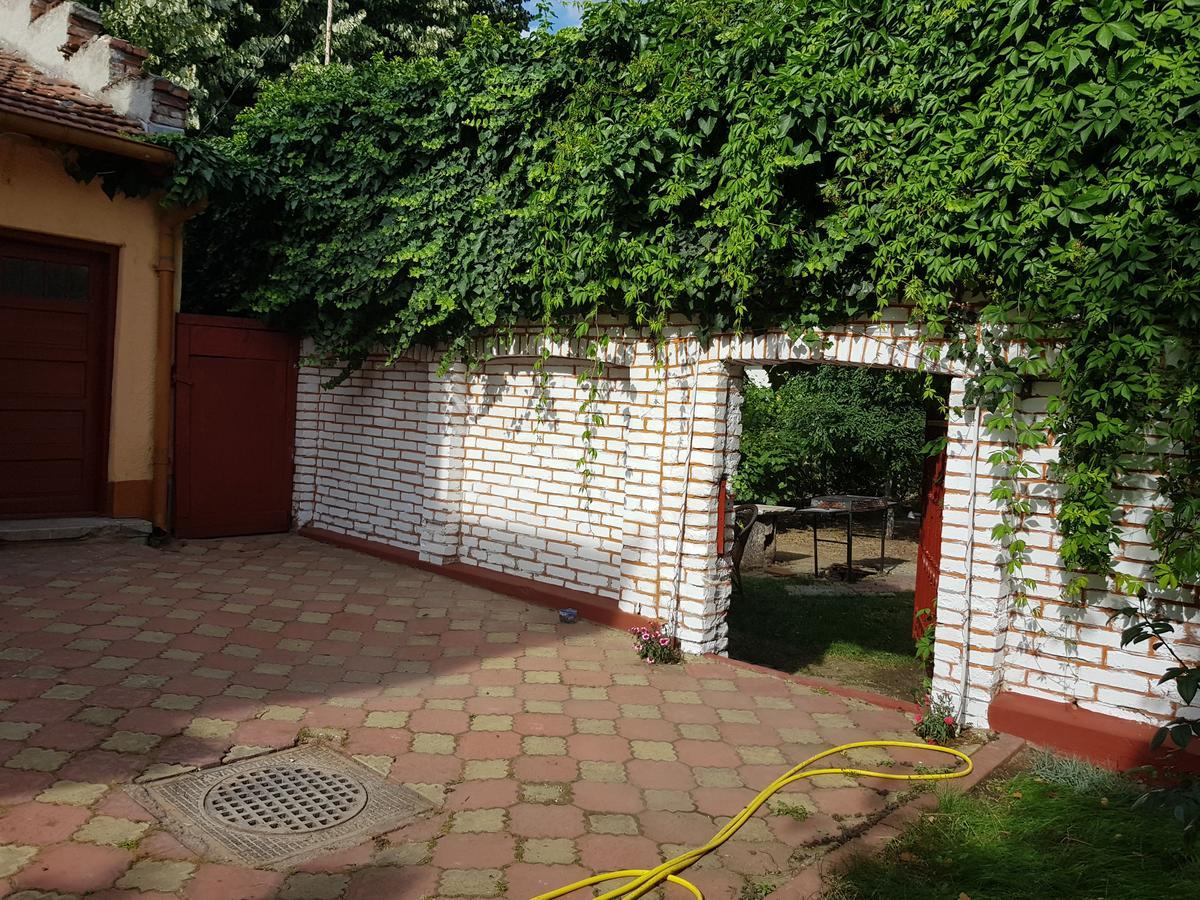 Casa Boiereasca Hostel Крайова Екстериор снимка